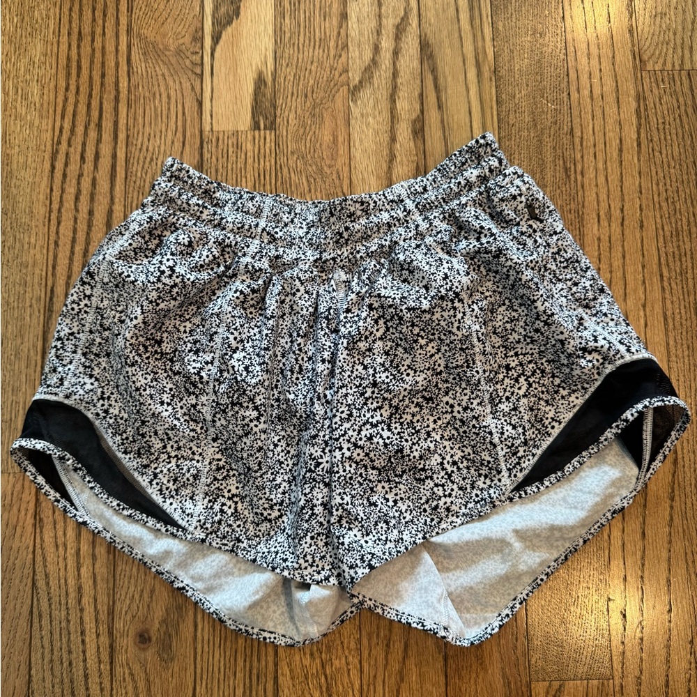 RARE PATTERNED Lululemon Hottie Hot Short 4”
